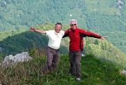 Dai ciliegi in fiore di PIAZZOLI (1183 m.) alla bella Madonnina dei CANTI (1563 m.) il 14 maggio 2013  - FOTOGALLERY